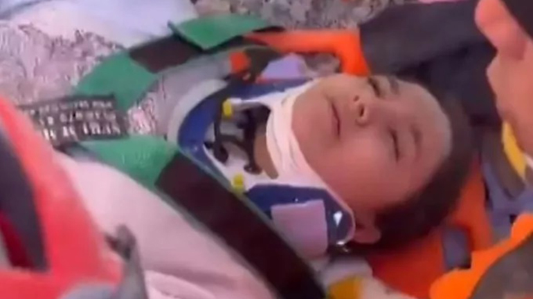 «Αυτή που δεν πεθαίνει»: Έφηβη στην Τουρκία βγήκε ζωντανή από τα χαλάσματα 248 ώρες μετά τον σεισμό